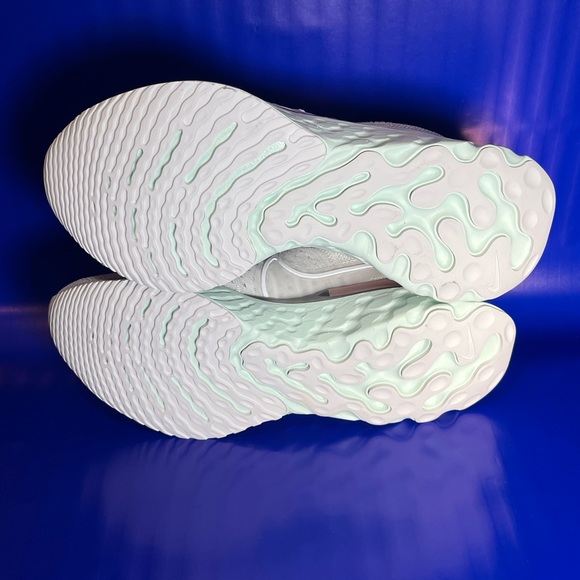 NEW Nike React Infinity Run Flyknit 2 Platinum Tint Women’s Size 7.5 Fast Ship - Picture 6 of 7